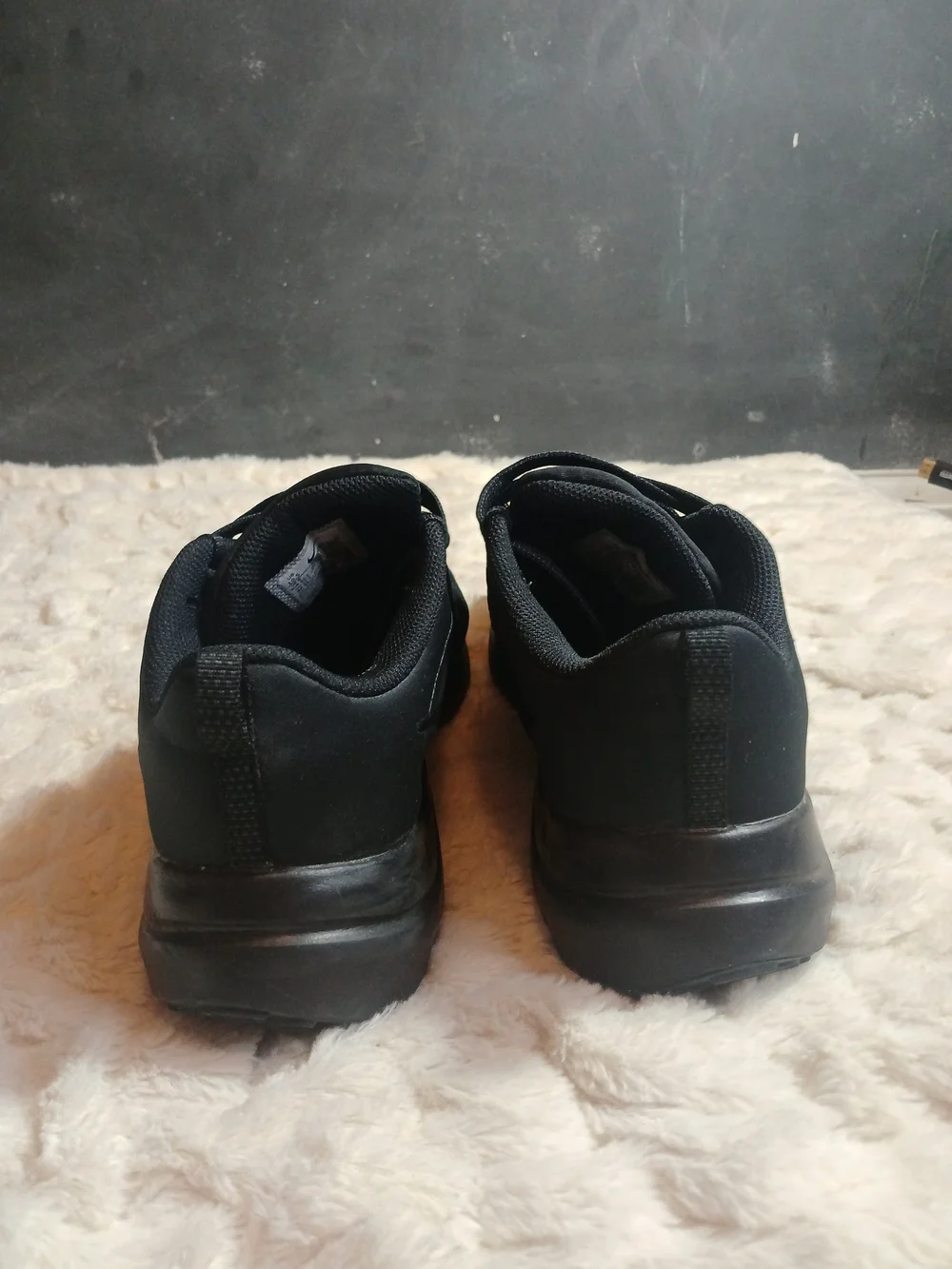 Nike Mens Downshifter 12 Black Athletic Running Shoes Sneakers Size 10.5